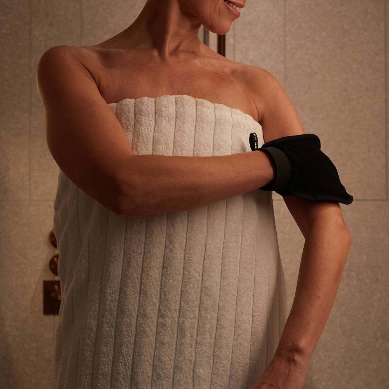 EXFOLIATING BODY MITT