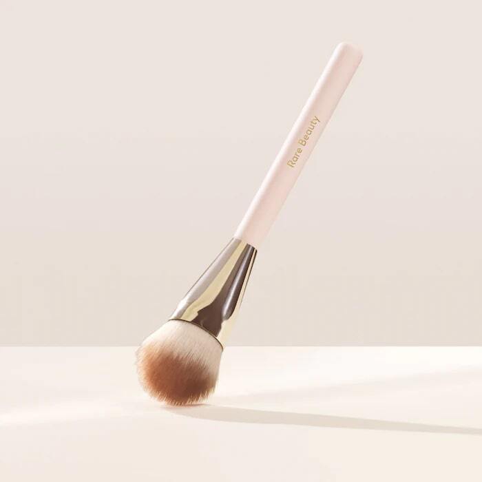 SOFT PINCH BLUSH BRUSH